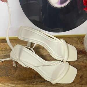 Elegant Cream Women's Sandals
